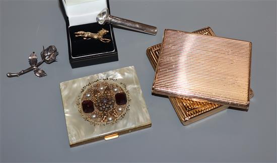 A 9ct gold running horse brooch and five other items,